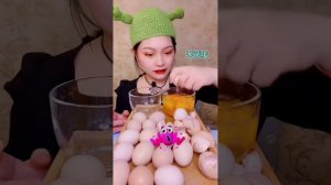 ?Китайцы едят на камеру? Лягушки, Сало, Яйца и ещё много вкусняшек.. ???