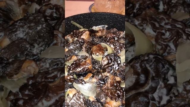 Сморчки и строчки жареные в сметане
