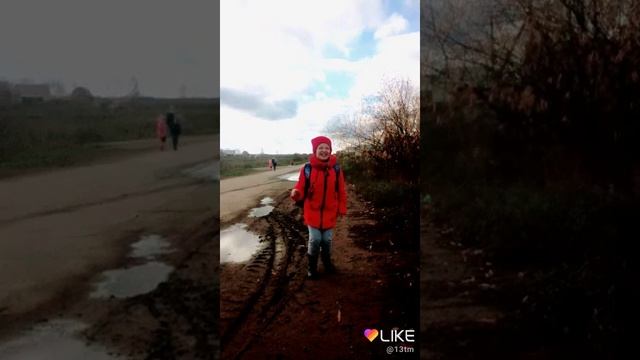 С одноклассницами идём домой и снимкам видео в лайк