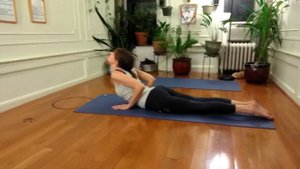 Асана Бхуджангасана (поза кобры). Хатха-йога. Учитель йоги по системе Свами Шивананды Павел Калягин