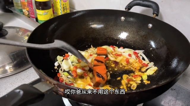 卷毛前脚刚出差，小娜和月月赶紧换口味，麻辣烫当宵夜吃的太嗨了 смотреть онлайн