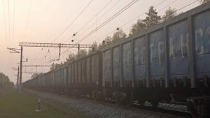 "Наперегонки с мотоциклом". Электровоз 2ЭС6-198 "Синара" С грузовым составом