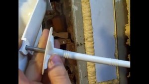 Способ крепления водосточной систему поверх утеплителя