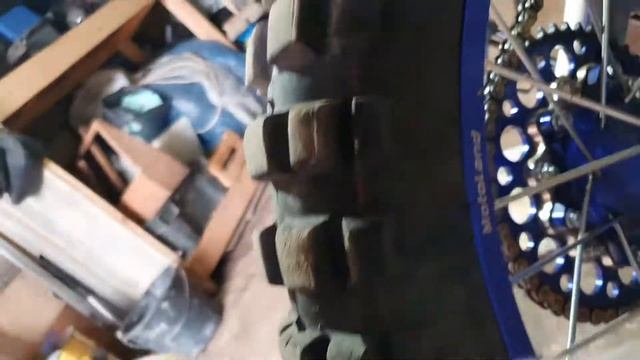 Как протягивать спицы на кроссаче или эндуро . Спицы на мотоцикле до звона. смотреть онлайн