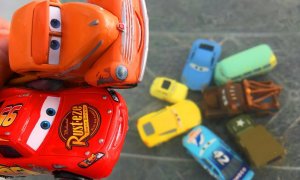 Тачки Мультики про Машинки Молния Маквин Бассейн на Природе Cars Lightning McQueen