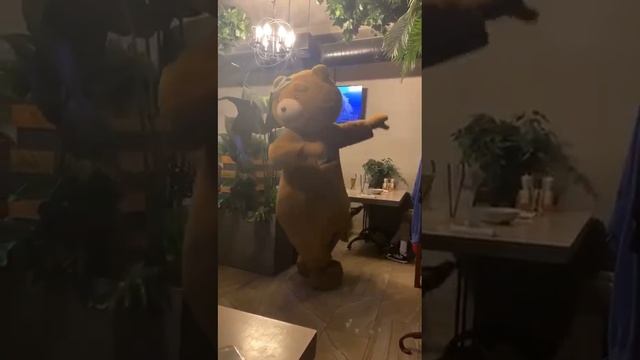 Медведь танцует лезгинку