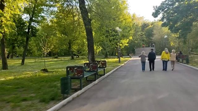 Прогулка по праздничному Луганску 11.05.22 смотреть онлайн