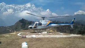 Полёт на вертолёте к Эвересту