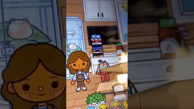 Первое видео||Эмилия и Майк иду в магазин за продуктами #тока бока смотреть онлайн