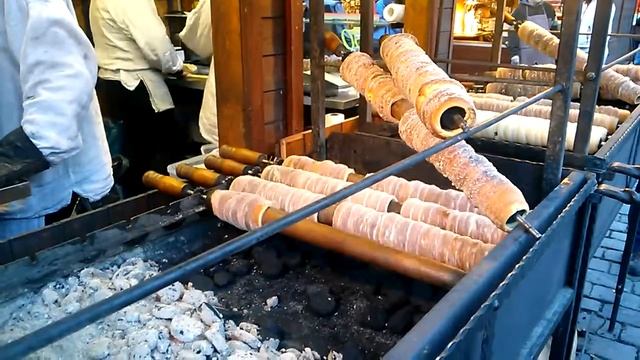 Приготовление ТРДЛО - на ярмарке в Праге смотреть онлайн