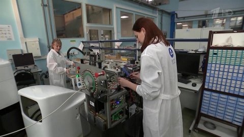 Новый российский аппарат лучевой терапии "Брахиум"...ктически безболезненно разрушает раковые клетки