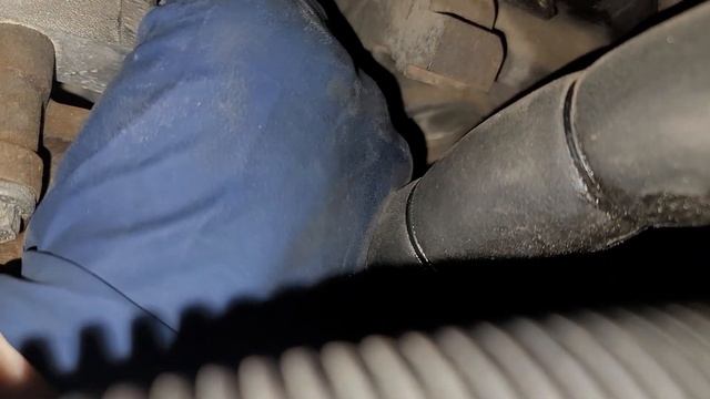 2005 Ford F-250 6.0 Camshaft sensor replacement (cranking no start) смотреть онлайн