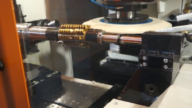 Заточной станок модели SMG400HF3 с ЧПУ для заточки червячных фрез смотреть онлайн