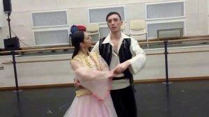 Диля-Дамир В КОСТЮМАХ ВАЛЬСА ТАТАРСКОГО