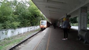 Москва. Поезд «Русич» в окраске «Акварель» на станции «Измайловская». 05 сентября 2021