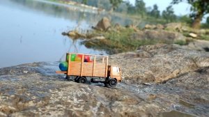 Змеи атаковали игрушек