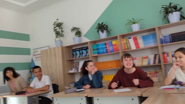 Deutsche Studierende treffen sich mit Schülern der Schule N 51 in Samarkand