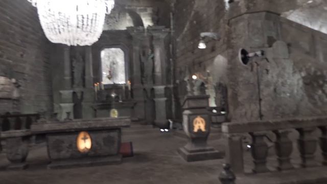 MUST VISIT! Krakow Salt Mines - Wieliczka Salt Mine Tour | Poland Travel Vlog 2018 смотреть онлайн