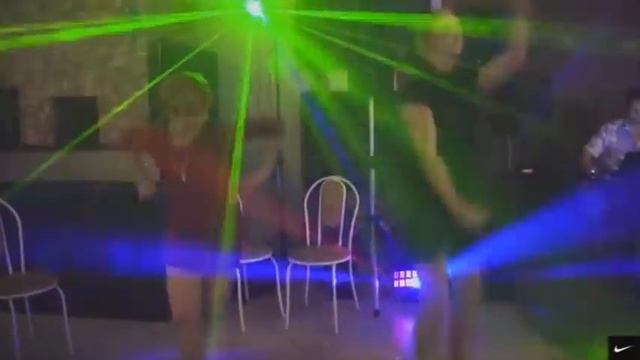 КЛАССНАЯ ПЕСЕНКА ОХ,РАЗГУЛЯЛИСЬ НАШИ ДЕВКИ, НЕ МЕШАЙТЕ МУЖИКИ смотреть онлайн