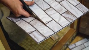 Самоклеющаяся плитка ПВХ/Как клеить самоклеющиеся панели/Бюджетный ремонт в туалете недорого/Ремонт
