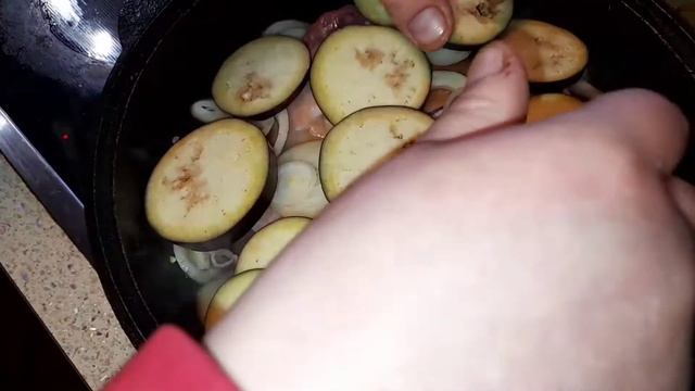 Бомбическая свиная рулька, пальчики оближешь. Родные сметут!
