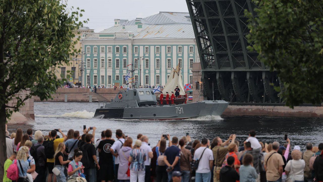 Репетиция парада в честь дня ВМФ. Дворцовая набережная. Санкт-Петербург. 21.07.2024 г. смотреть онлайн