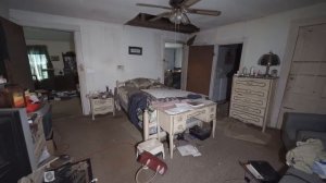 Abandoned Home In America - Everything Left Behind After An Awful Storm!