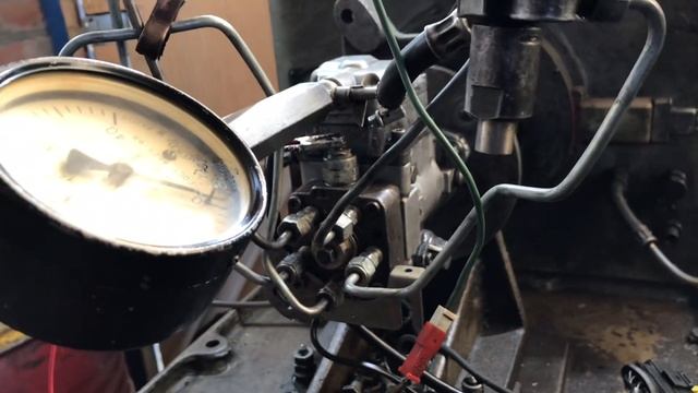 часть 4 ЛТ35 2.5d тнвд катаем на стенде после установки плунжера смотреть онлайн