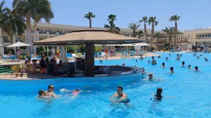 Тёплый бассейн с баром Отель Ламбранда Хургада Египет Labranda Royal Makadi 5* Hurghada Egypt