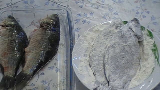 Караси жареные в сметане. Как пожарить вкусно караси на сковороде.