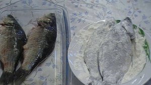 Караси жареные в сметане. Как пожарить вкусно караси на сковороде.