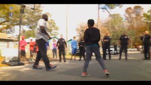 Шакил О’Нил играет с пацанами в баскетбол