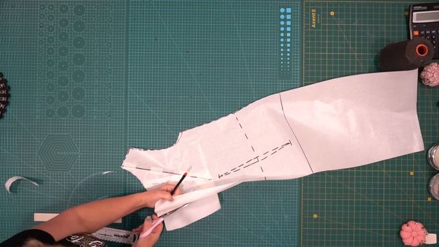 Яркое нарядное платье. Моделирование и раскрой платья А силуэта со складками по горловине