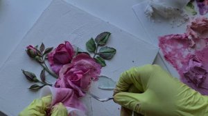 Скульптурная живопись, розы из декоративной штукатурки.