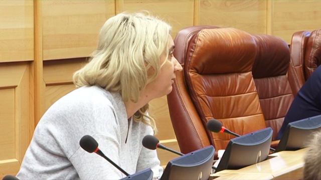 Власти Приангарья направят 6,5 млрд рублей на зарплаты педагогам до конца года. смотреть онлайн