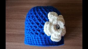 Простая вязаная шапка крючком для девочки узором ромбики