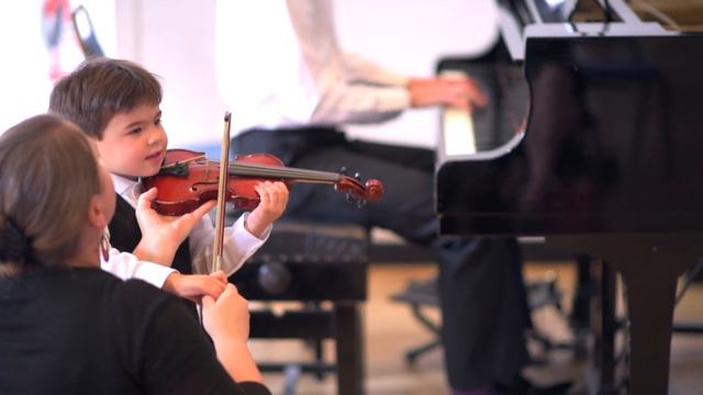 Sam's Tiny Violin смотреть онлайн