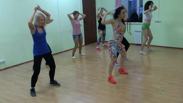 Наташа Сиренко, Реггетон в Mambo GROUP смотреть онлайн