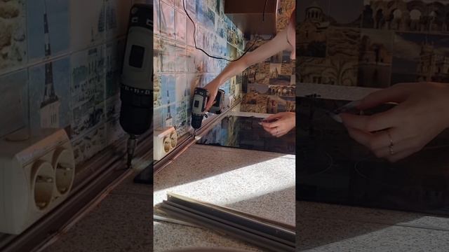 сняла плинтус с кухонного фартука #shorts #уборкавквартире #ремонт #квартира