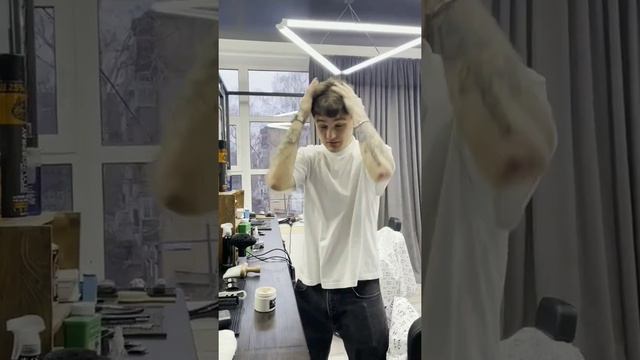 не знаешь как уложить волосы? сейчас расскажу. inst: simbacut смотреть онлайн