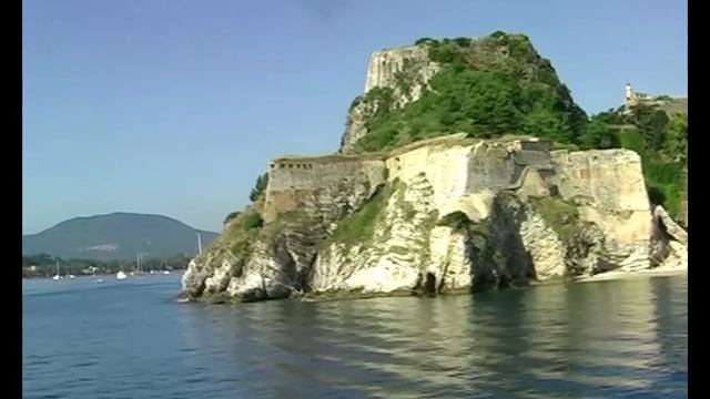 Прогулка по столице греческого острова Корфу - Керкире. Walk through the capital of Corfu смотреть онлайн