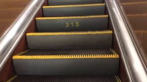 Станция метро Кузнецкий Мост, выход в город.