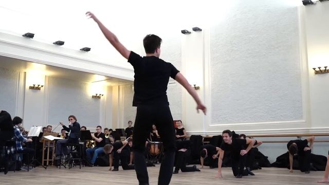 На репетиции хореографической картины "Партизаны". Балет Игоря Моисеева.