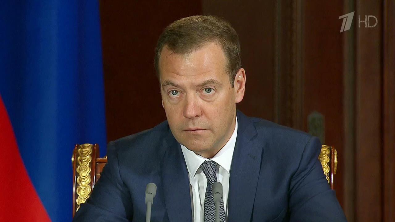 Дмитрий Медведев подписал распоряжение о продаже контрольного пакета компании "Башнефть"