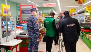 Росгвардеец объяснил продавцу про маски