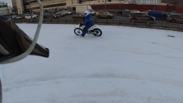 Вдоль трёшки балуемся. Камера не работала на морозе не снимал ничего. смотреть онлайн