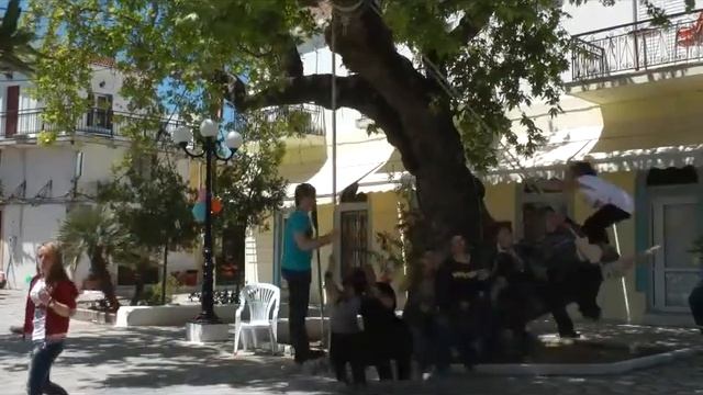 01 Діти на качелях смотреть онлайн