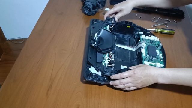 ซ่อมหุ่นยนต์ดูดฝุ่น Samsung POWERbot VR7000 смотреть онлайн