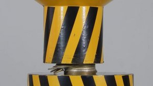 100 тонный гидравлический пресс против монет