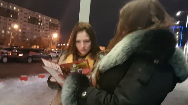 Подарки на улицах Пскова. Подарочные сертификаты Armelle. Армэль. смотреть онлайн